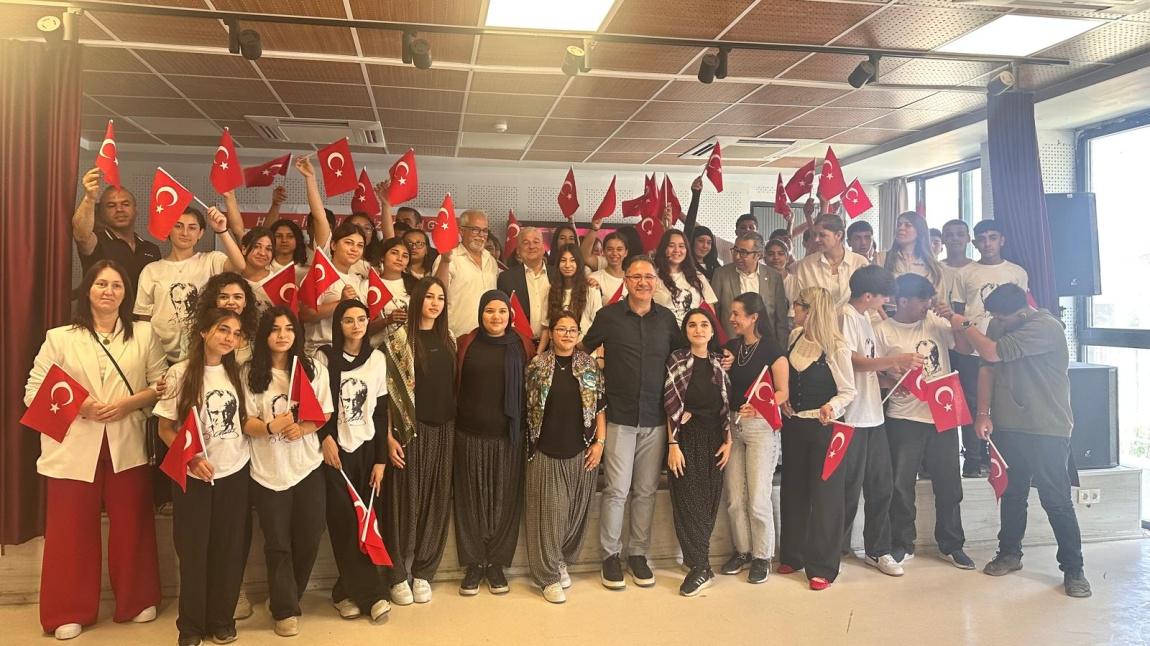 OKULUMUZDA 19 MAYIS COŞKUSU...
